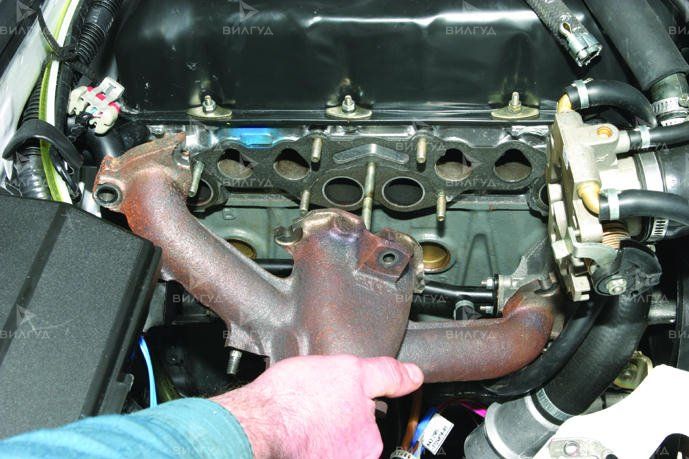 Замена прокладки впускного-выпуского коллектора Dodge Intrepid в Новом Уренгое