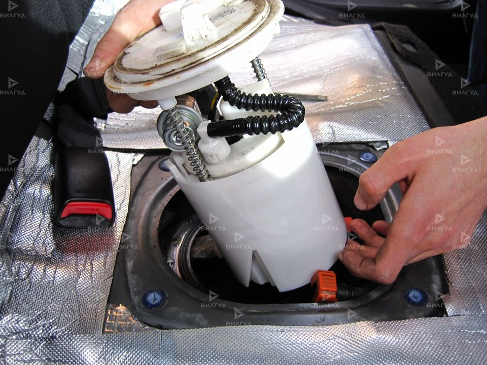Замена топливного фильтра автомобиля Skoda Rapid в Москве