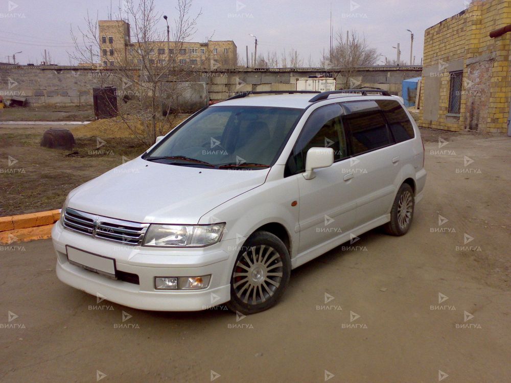 Замена радиатора кондиционера Mitsubishi Chariot в Новом Уренгое