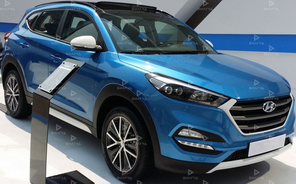 Замена противотуманной лампы Hyundai Tucson в Новом Уренгое