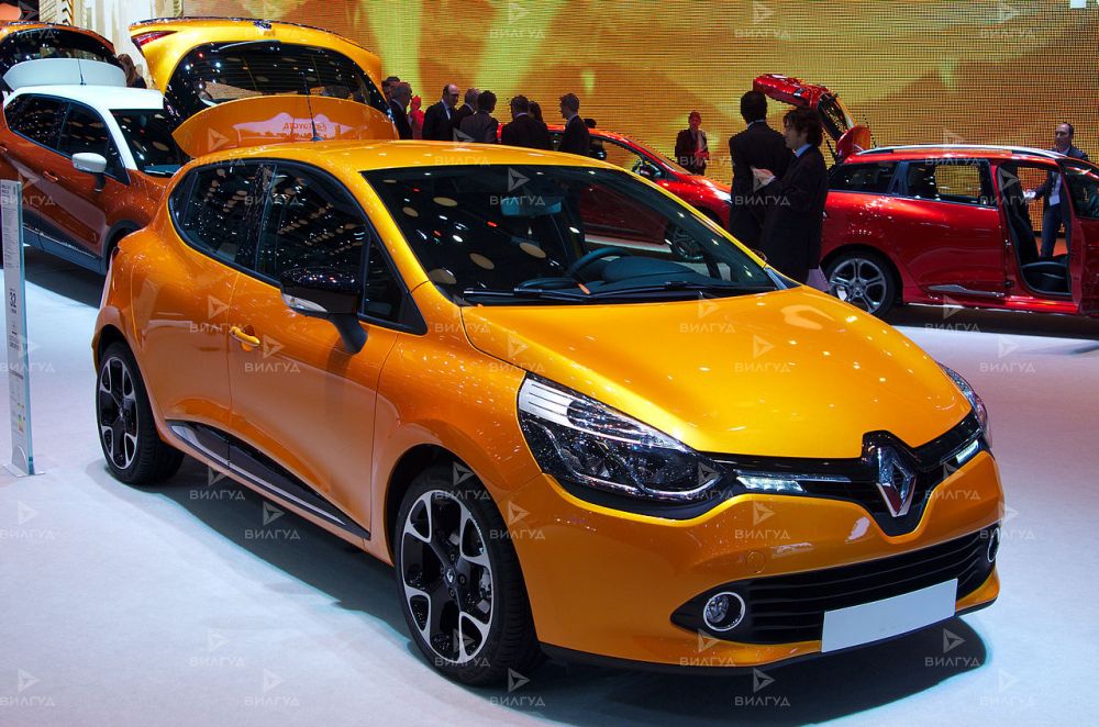 Замена противотуманной лампы Renault Clio в Новом Уренгое