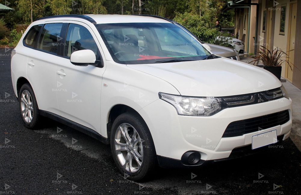 Зарядка аккумулятора автомобиля Mitsubishi Outlander в Новом Уренгое